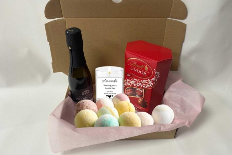 Gift Hamper with Prosecco & Personalised Candle £18.00 instead of £36.95