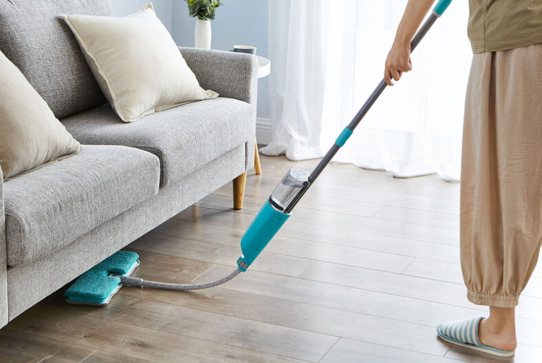£9.99 instead of £39.99 for a flexible extendable head spray mop from Vivo Mounts – save 75%