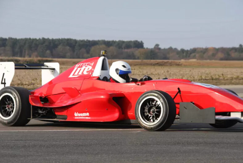 Formula Renault Racing Car Experience – 6 or 12 Laps – 3 Locations! £109.00 instead of £234.00