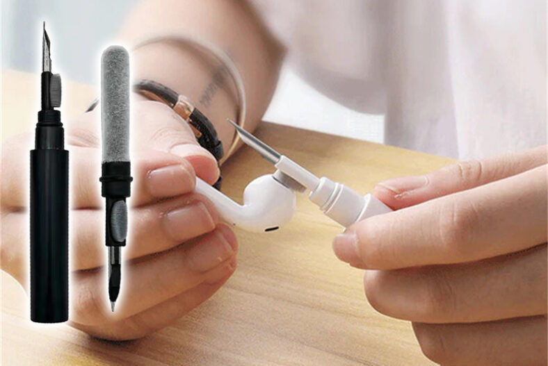 3-in-1 Earbuds Cleaning Pen – Black or White! £3.99 instead of £9.99