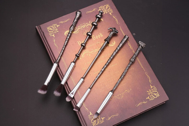 Harry Potter-Inspired Wand Makeup Brush Set – 5 or 10 Pcs! £6.99 instead of £12.00