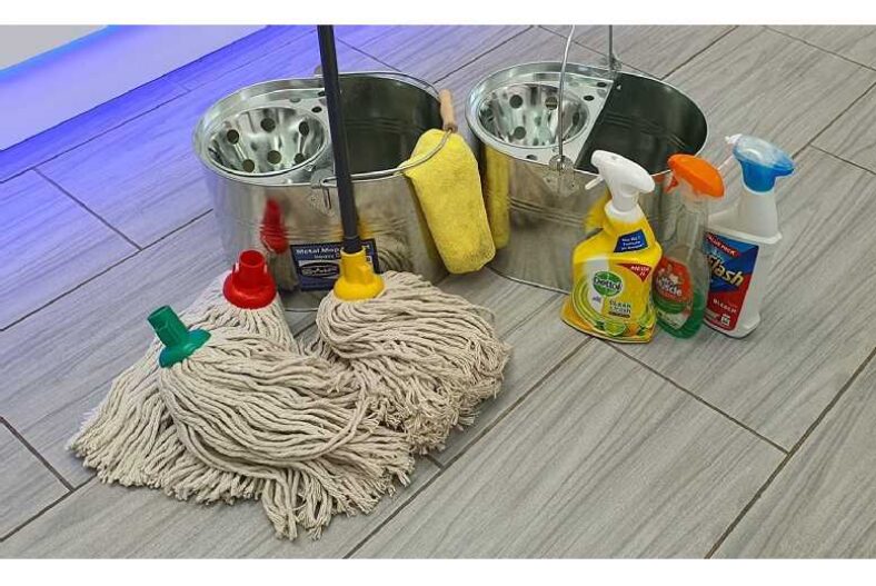 £23.74 instead of £39.99 for a 6 Pcs Floor Cleaning Mop Jumbo Size – save up to 41mms%