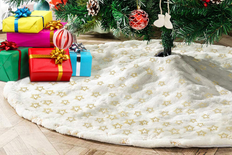 Plush Christmas Tree Skirt in 2 Styles £5.99 instead of £18.99