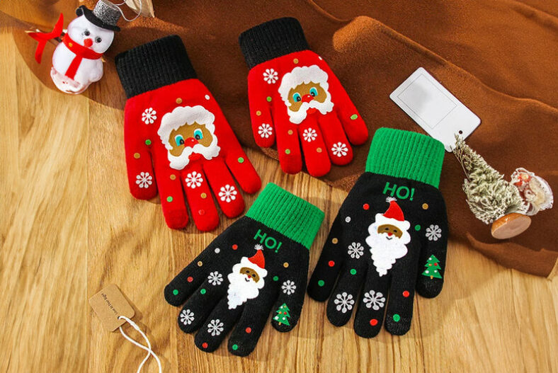 Christmas Inspired Touch Screen Gloves in Red and Black £5.99 instead of £19.99
