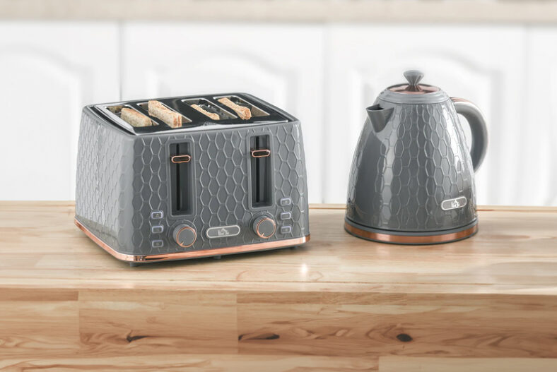 1.7L 3000W Fast Boil Kettle & Toaster Set – 2 or 4 Slices! £34.99 instead of £79.99