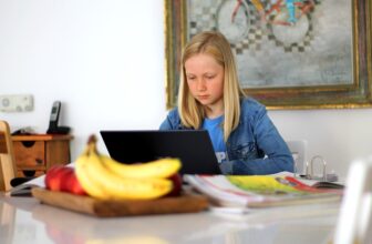 Exploring Unsupervised Learning: Techniques and Applications in Data Science
