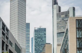 Transforming Finance: How AI is Revolutionizing Risk Management and Investment Strategies