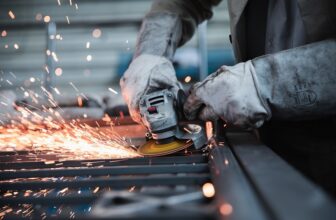 Revolutionizing Production: The Impact of AI on the Future of Manufacturing
