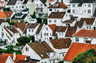 Navigating Fluctuating Property Prices: The Benefits of AI in UK Probate Management