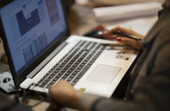 Optimizing Digital Course Pricing with AI: Unlocking Benefits for Educators and Learners