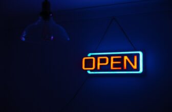 Unlocking Engagement: The Advantages of Real-Time Email Open Rate Tracking Enhanced by AI