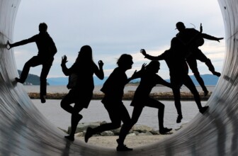 Building Connected Communities: Unlocking the Benefits of AI in Online Engagement