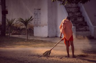 Embracing Clean Beauty: The Rise of Natural Ingredients and Sustainable Practices