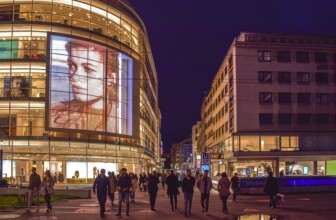 Top 10 Advertising Powerhouses: Leading the Industry in Innovation and Impact