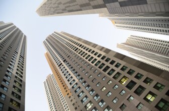 Navigating Fluctuating Property Prices: The Role of AI in Streamlining Probate Processes in the UK