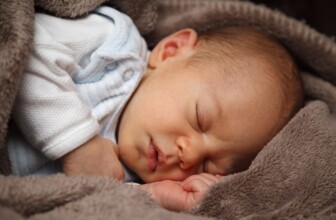 Essential Tips for Promoting Your Baby’s Health in the First Year