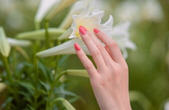 10 Essential Tips for Maintaining Healthy Nails: A Comprehensive Guide
