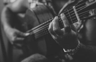 Maximizing Ad Performance: How AI Transforms Tracking and Optimization