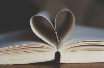 Revolutionizing Knowledge Management: The Game-Changing Role of Artificial Intelligence