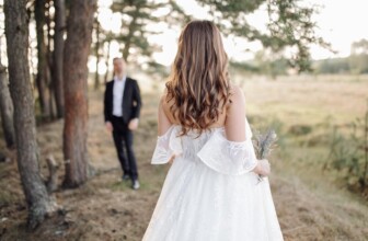 Top 10 Bridal Shops: Where Elegance Meets Style
