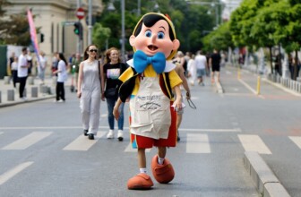 Top 10 Industry Titans Dominating the Advertising Landscape