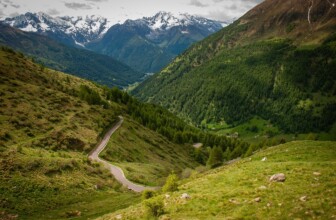 Top 10 Travel Agencies Redefining Global Travel Experiences