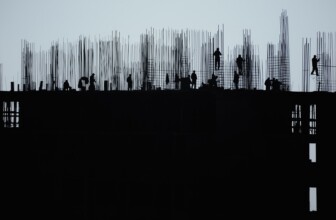 Top 10 Building Contractors Revolutionizing the Construction Industry